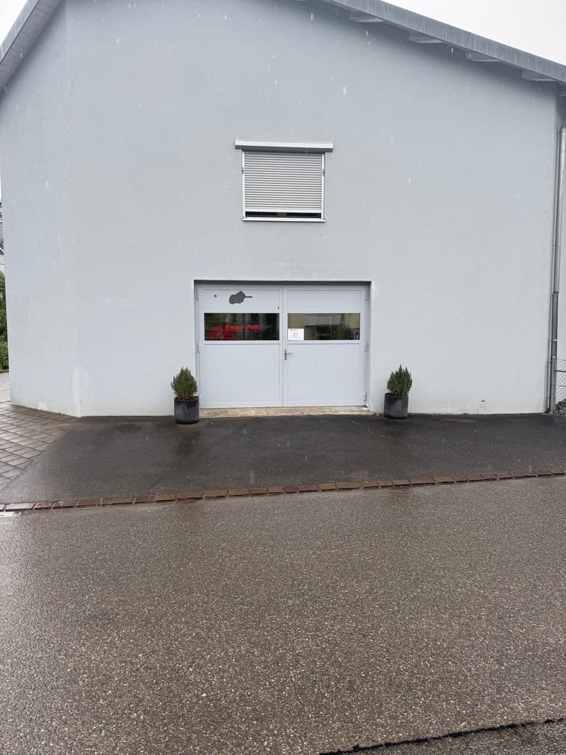 Heller Gewerberaum mit 105 m² an ruhiger Lage in Uster - Nachmieter gesucht (7)