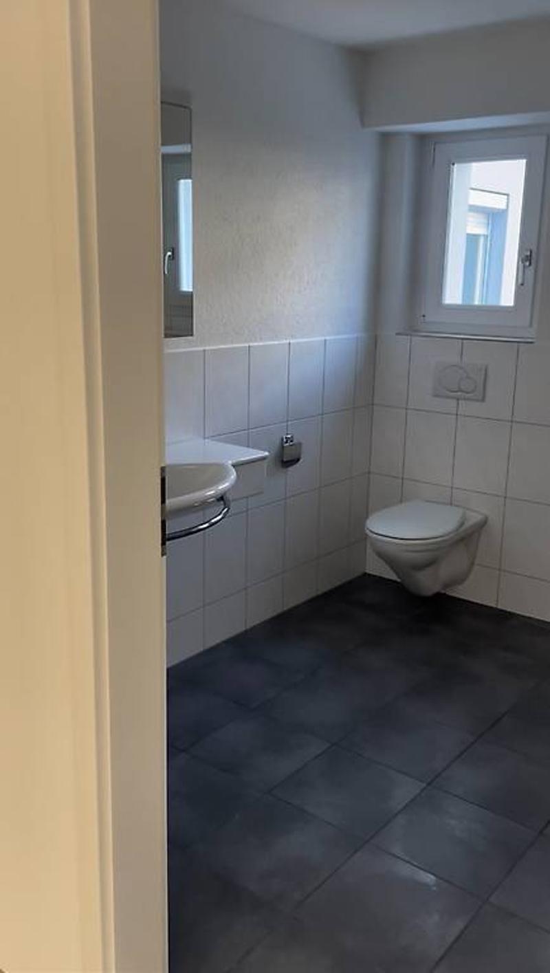 Heller Gewerberaum mit 105 m² an ruhiger Lage in Uster - Nachmieter gesucht (4)