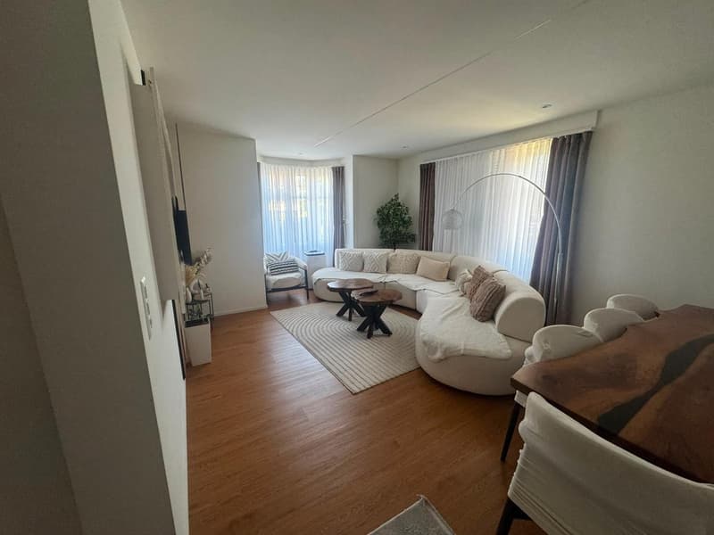Charmante 5.5-Zimmer-Maisonette-Wohnung in Bürglen TG (2)