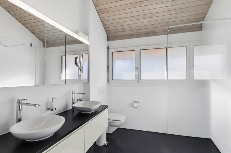 Charmantes 6.5-Zimmer-Einfamilienhaus mit Seenähe in Sempach (21)