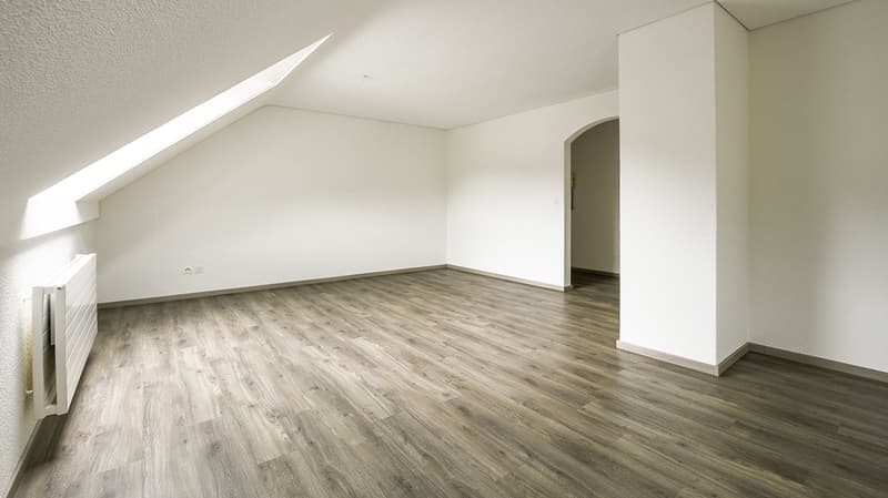 Charmante 3.5-Zimmer-Dachwohnung in Ramiswil (3)