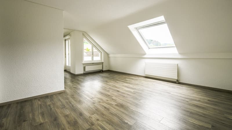 Charmante 3.5-Zimmer-Dachwohnung in Ramiswil (4)