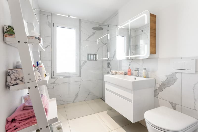 Neuwertige 4.5-Zimmer-Wohnung grossem mit Balkon und schöner Aussicht in Zuben (9)