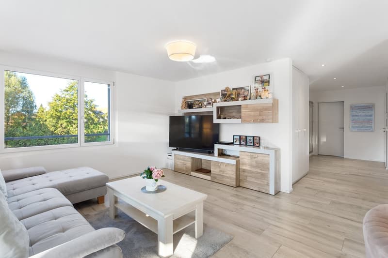 Neuwertige 4.5-Zimmer-Wohnung grossem mit Balkon und schöner Aussicht in Zuben (6)