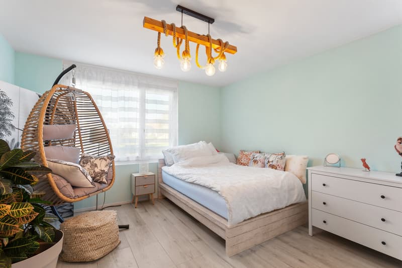 Neuwertige 4.5-Zimmer-Wohnung grossem mit Balkon und schöner Aussicht in Zuben (7)