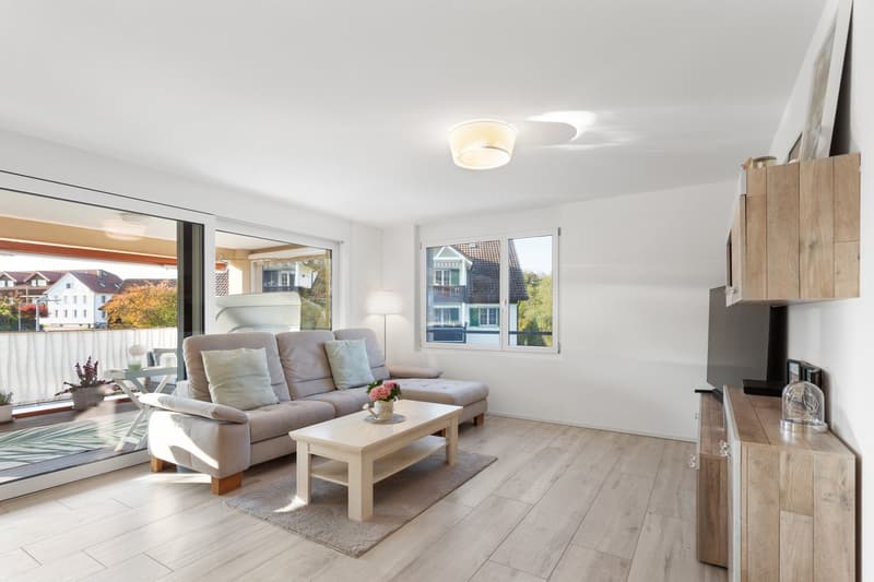 Neuwertige 4.5-Zimmer-Wohnung grossem mit Balkon und schöner Aussicht in Zuben (2)