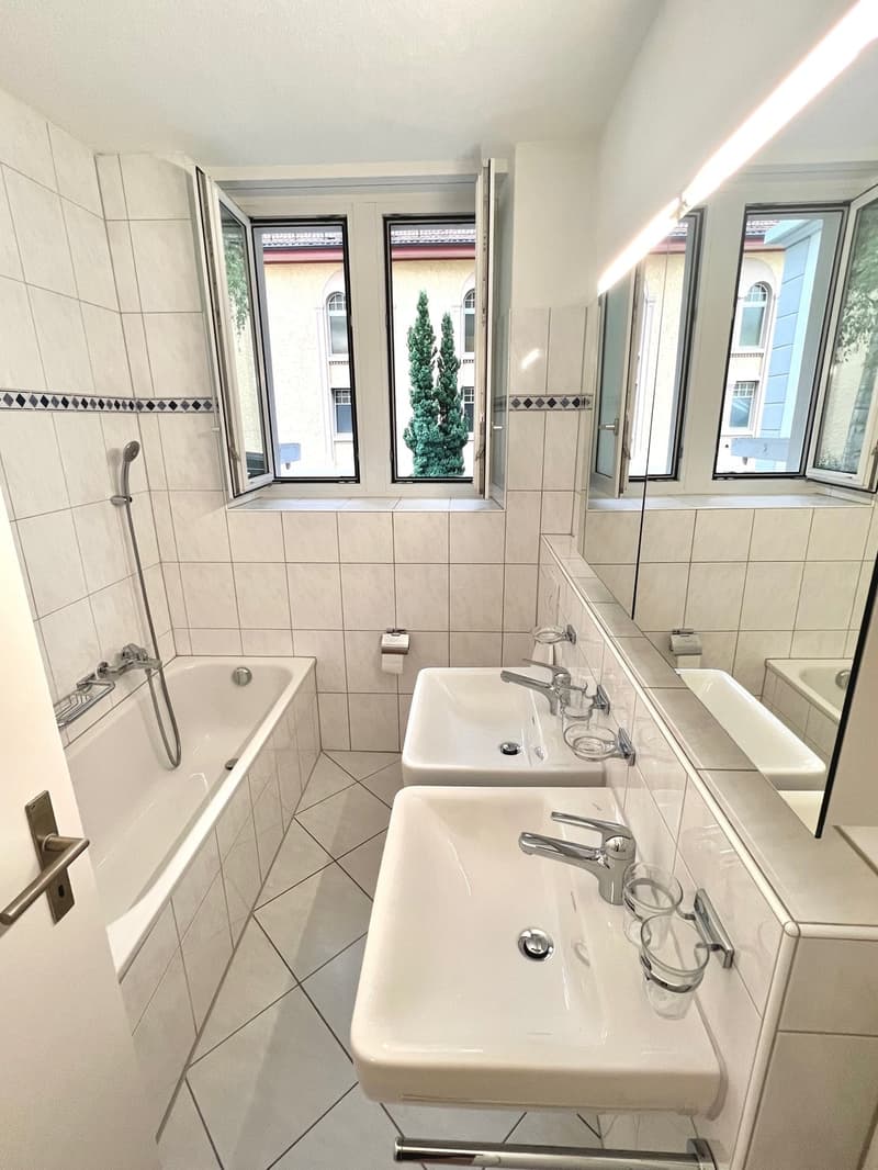 Schönes, grosses Zimmer an top Lage :) (4)