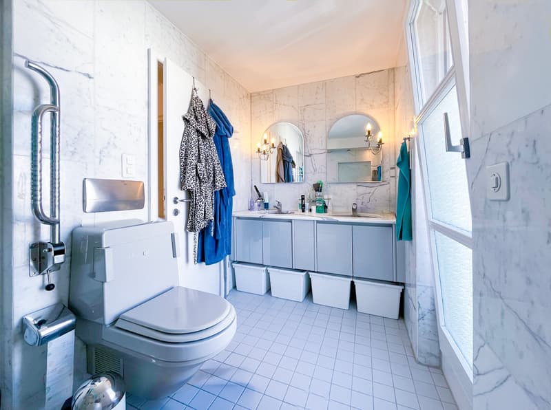 Oberes Bad mit Dusche