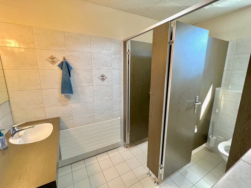 Sehr grosses Zimmer in moderner Wohnung :) (5)
