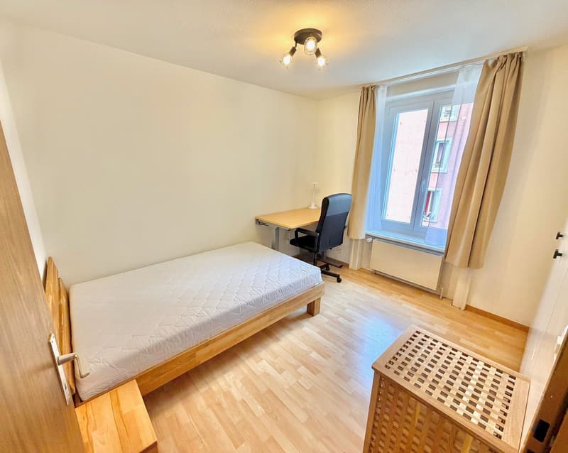 Zentrales Zimmer mitten im Kreis 4 :) (1)