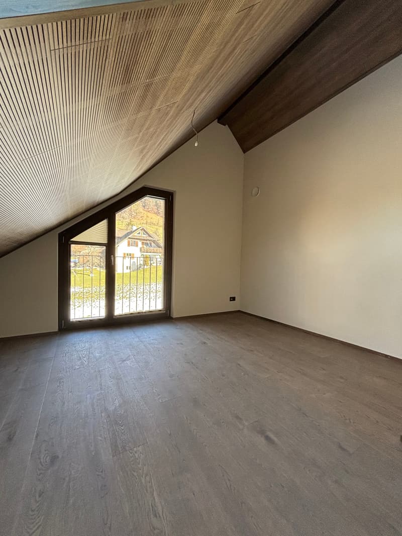 Moderne Neubau 4.5-Zimmer-Maisonette-Wohnung in naturnaher Lage (12)