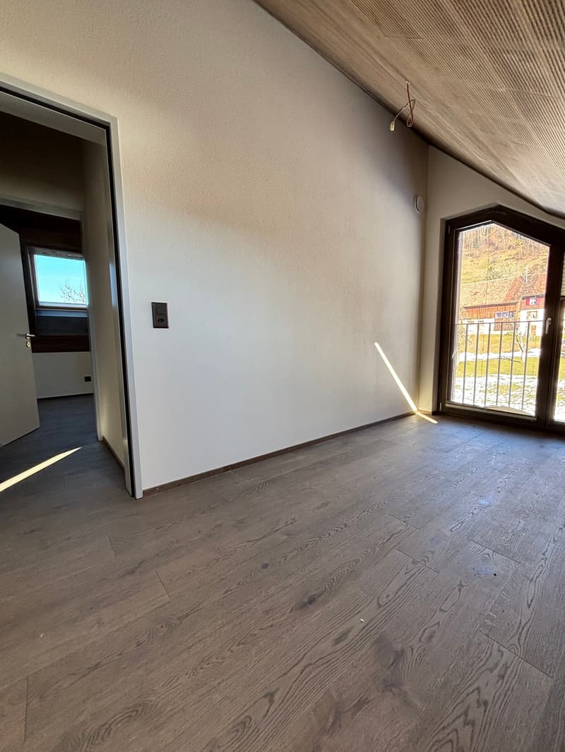 Moderne Neubau 4.5-Zimmer-Maisonette-Wohnung in naturnaher Lage (11)