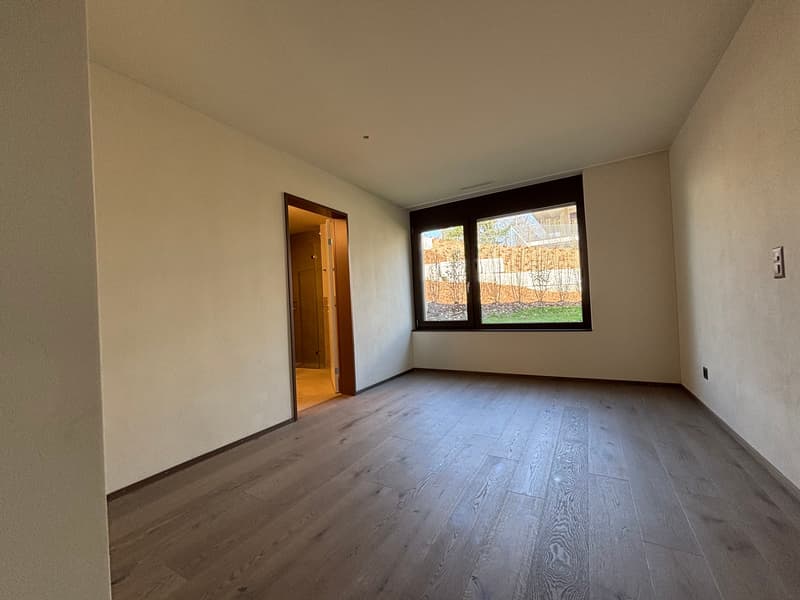 Appartamento giardino nuovo di 3,5 locali con giardino e vista sul lago di Zug (14)