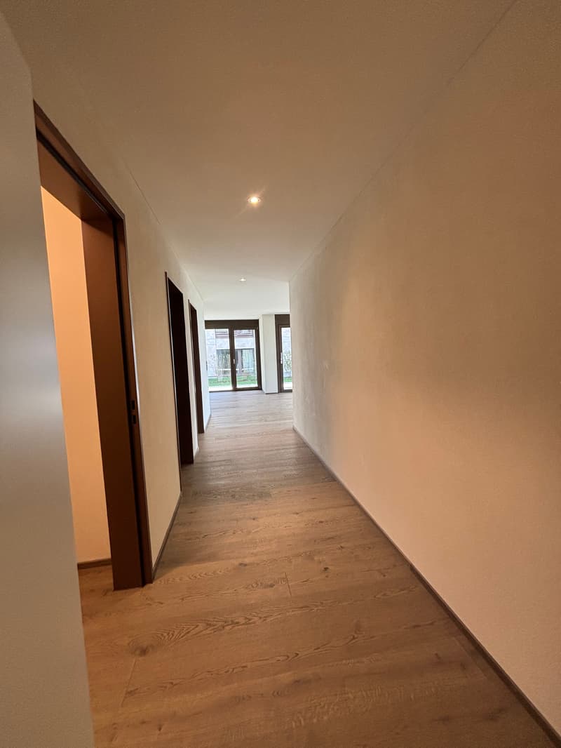 Appartamento giardino nuovo di 3,5 locali con giardino e vista sul lago di Zug (19)