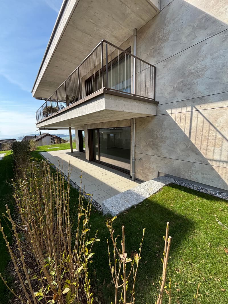Appartamento giardino nuovo di 3,5 locali con giardino e vista sul lago di Zug (2)