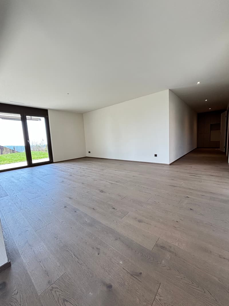 Appartamento giardino nuovo di 3,5 locali con giardino e vista sul lago di Zug (11)