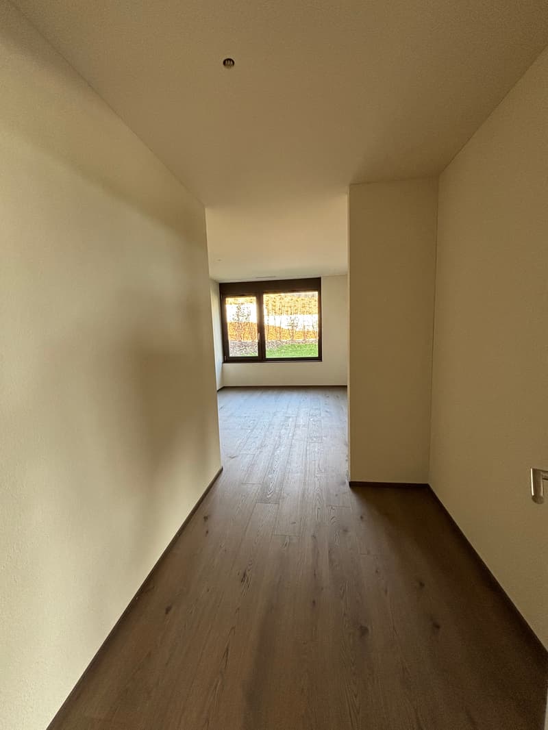 Appartamento giardino nuovo di 3,5 locali con giardino e vista sul lago di Zug (12)