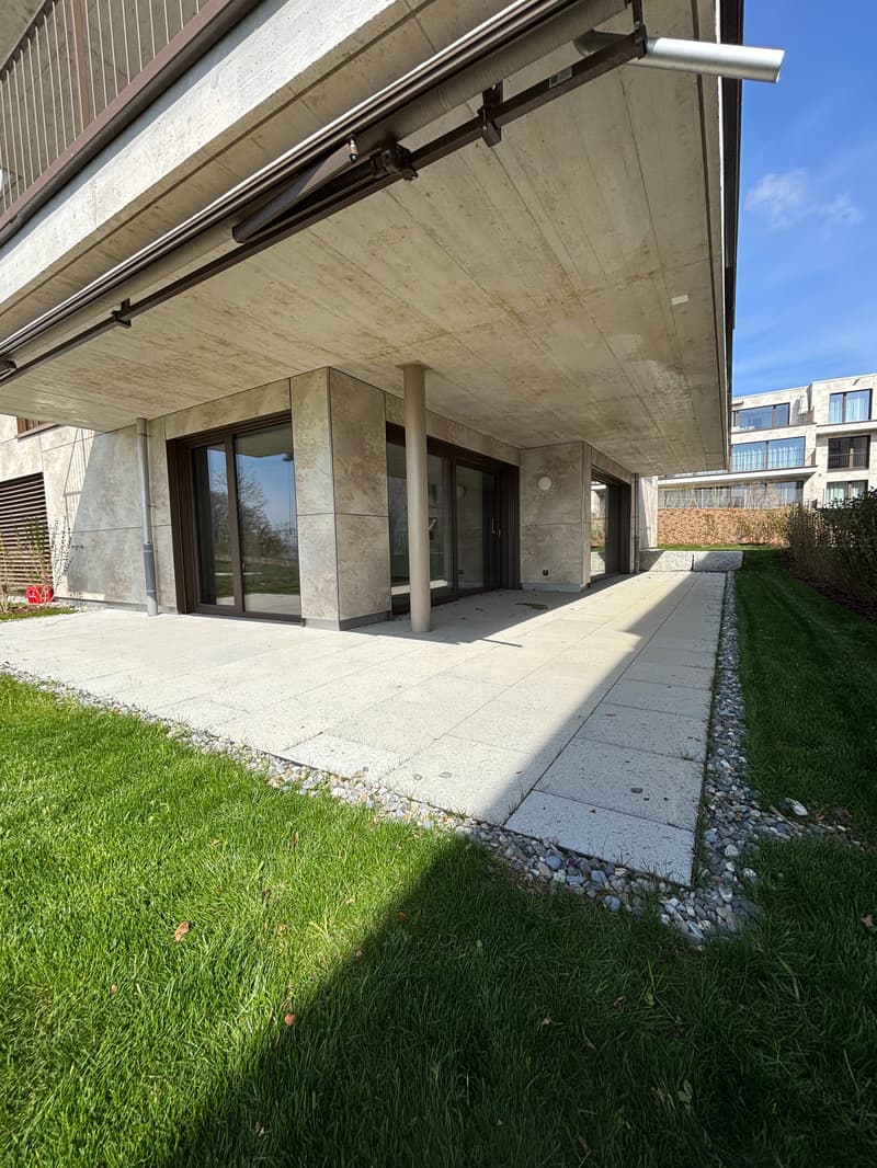 Appartamento giardino nuovo di 3,5 locali con giardino e vista sul lago di Zug (9)