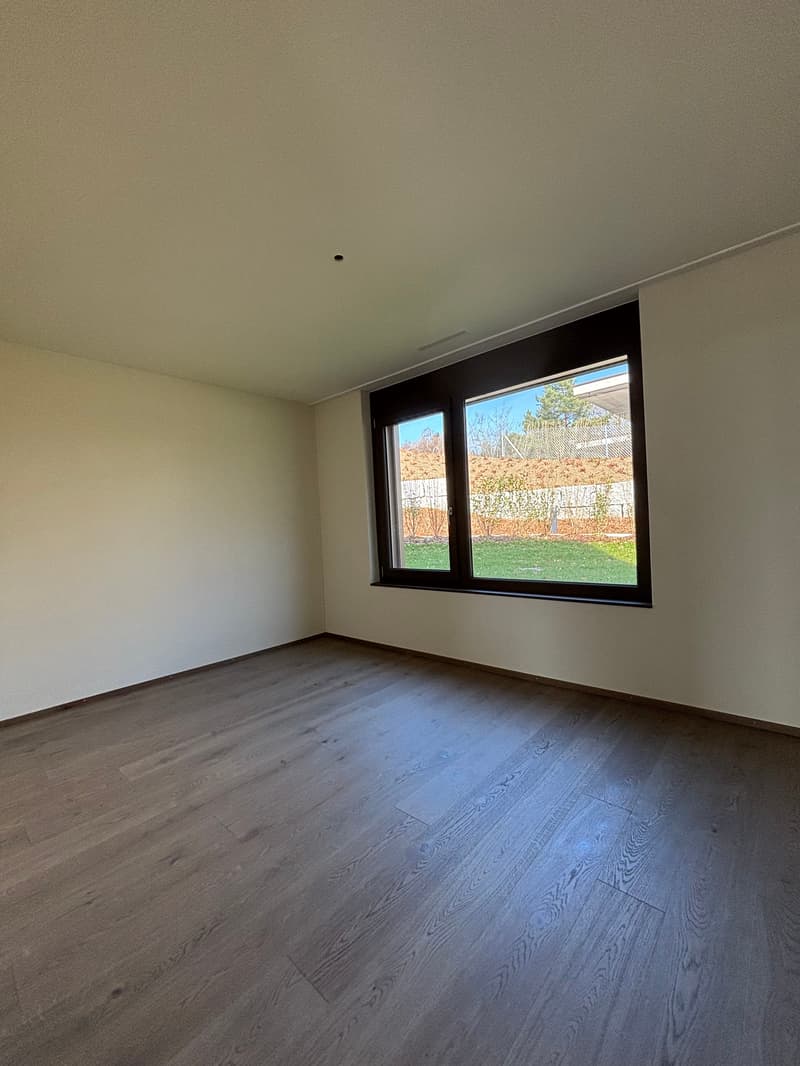 Appartamento giardino nuovo di 3,5 locali con giardino e vista sul lago di Zug (18)