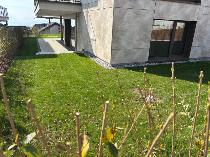 Appartamento giardino nuovo di 3,5 locali con giardino e vista sul lago di Zug (4)