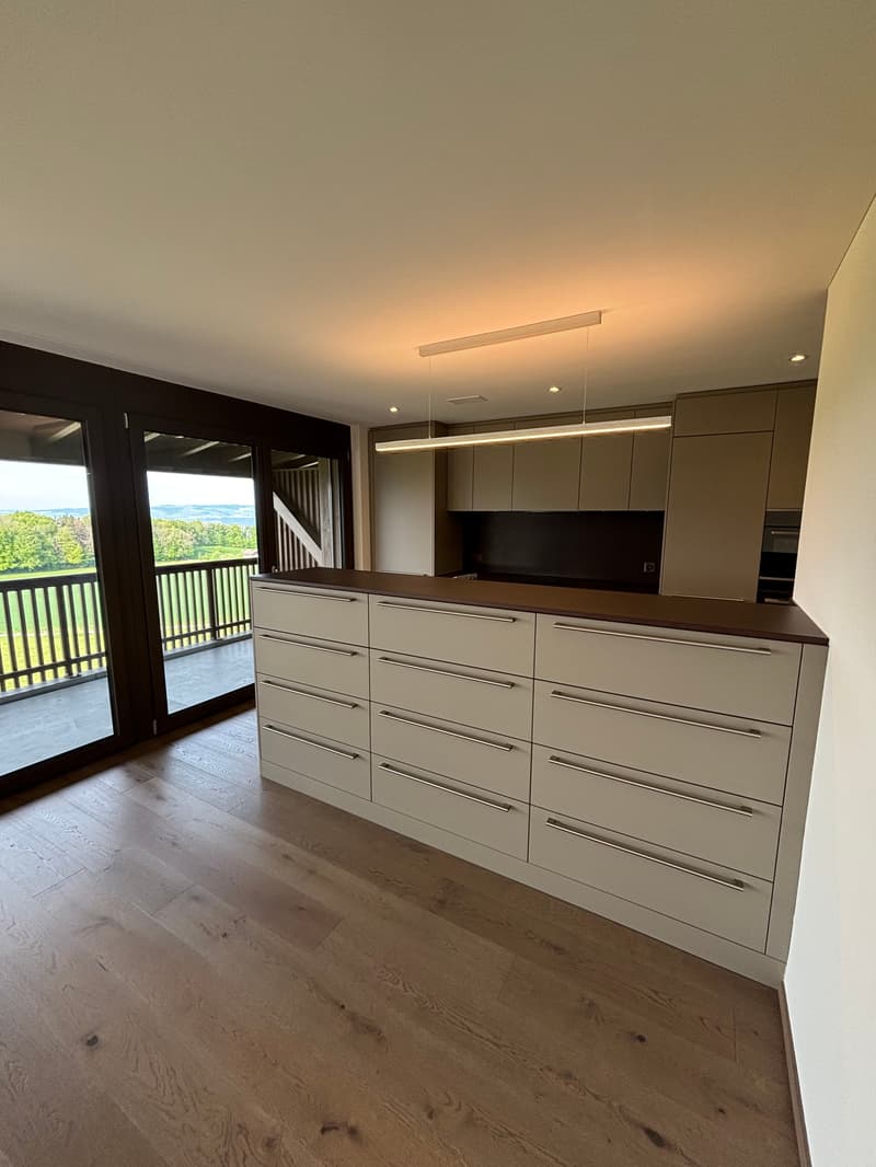 Grosszügige 3.5 Zimmer-Wohnung mit wundervoller Aussicht auf das Bergpanorama (7)