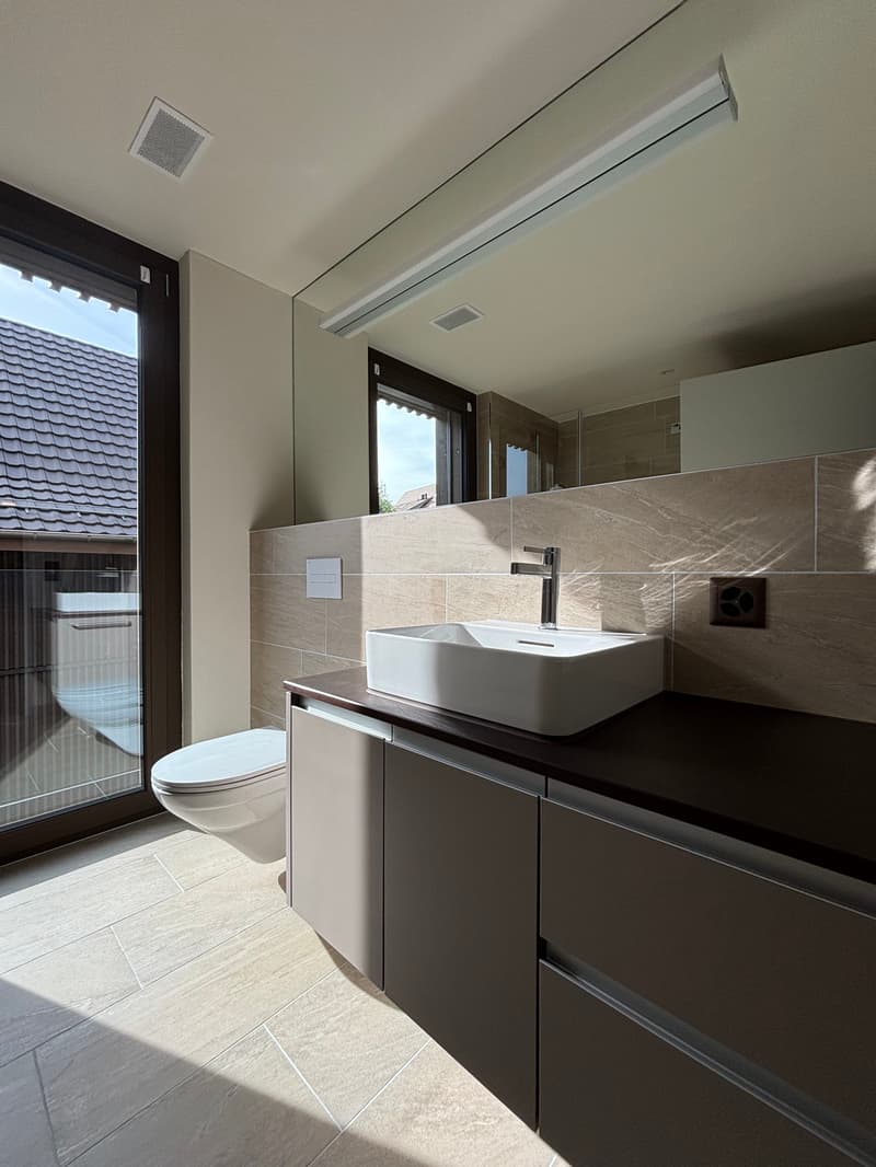 Grosszügige 3.5 Zimmer-Wohnung mit wundervoller Aussicht auf das Bergpanorama (16)