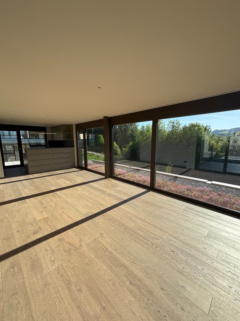 ERSTVERMIETUNG 3.5 Zimmer-Attika-Wohnung mit zwei Terrassen und Blick in die Natur (3)