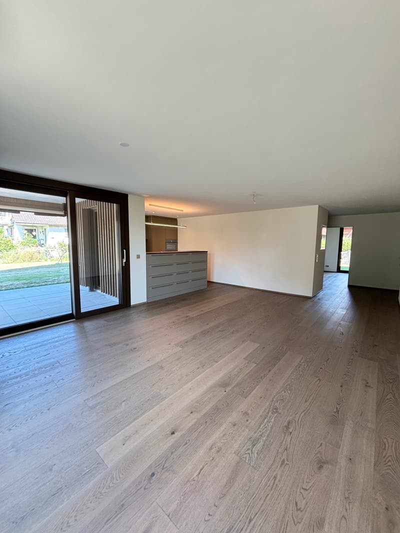 Grosszügige 4.5 Zimmer-Gartenwohnung mit riesigem idyllischem Garten (10)