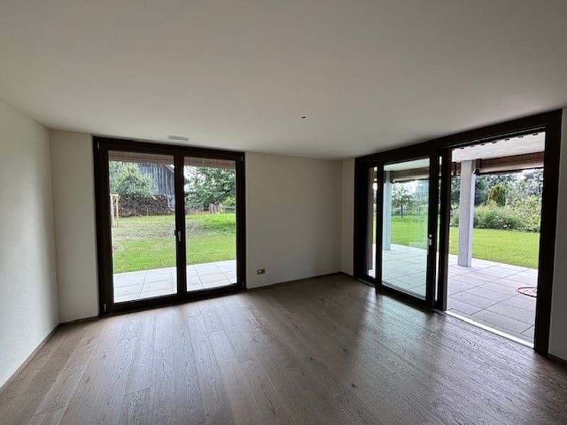 Grosszügige 4.5 Zimmer-Gartenwohnung mit riesigem idyllischem Garten (2)