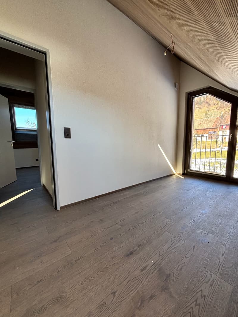 Moderne Neubau 4.5-Zimmer-Maisonette-Wohnung in naturnaher Lage (11)