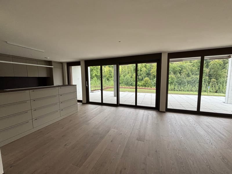 Grosszügige, neuwertige 3.5 Zimmer-Wohnung mit Garten (4)