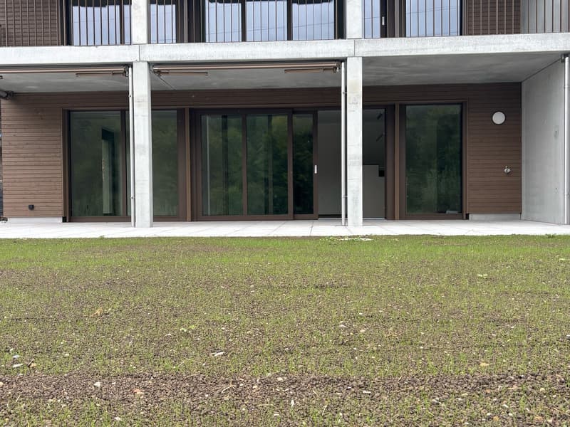 Grosszügige, neuwertige 3.5 Zimmer-Wohnung mit Garten (2)
