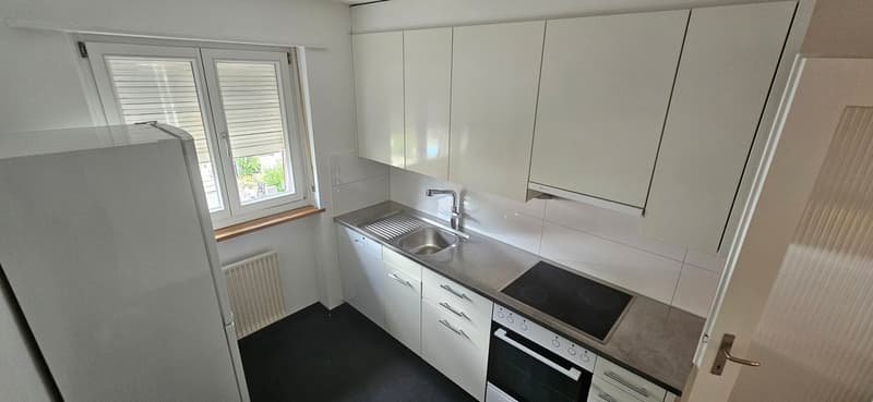 Helle 4-Zimmer-Wohnung mit Balkon in Basel – sofort verfügbar! (2)