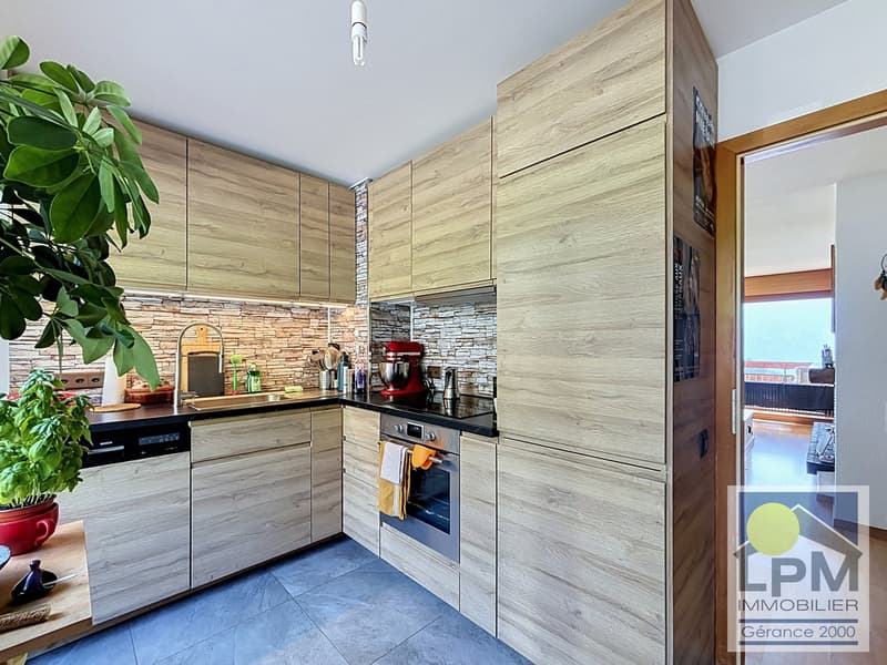 Élégant appartement 2.5p Charme, confort et emplacement privilégié (2)