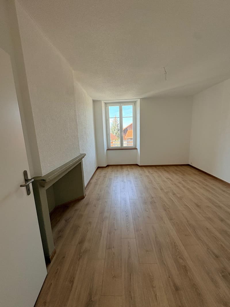 Superbe appartement de 4.5 pièces 95 m² env. dans un immeuble de caractère à Henniez (10)