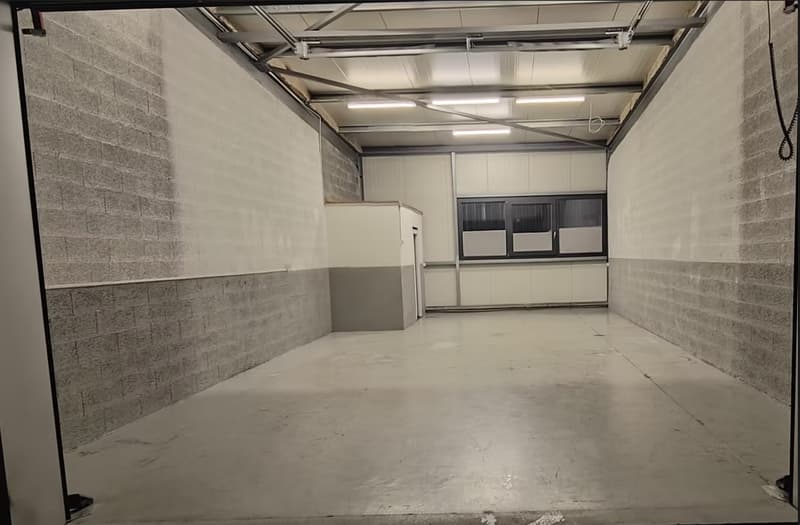 Halle/Dépôt de 72m2 env. - Lucens (1)