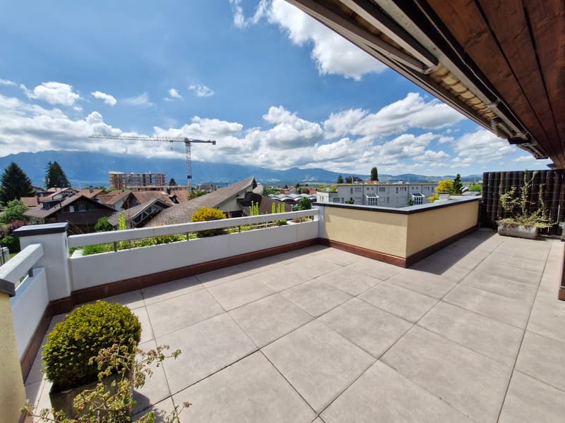 Charmante 3.5-Zimmer-Dachwohnung mit Panoramablick in Steffisburg (2)