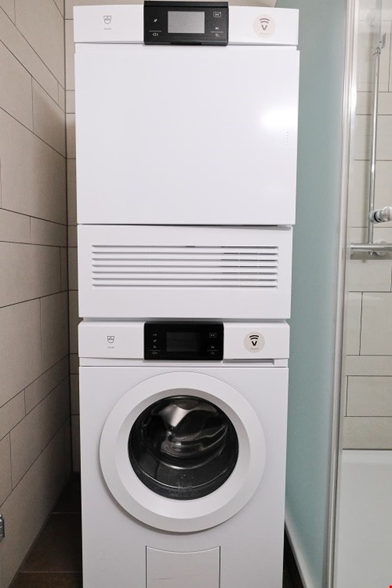 Sonnige, grosszügige und totalsanierte Wohnung (8)