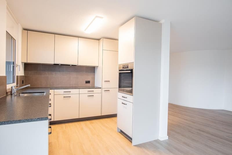 Helle 4.5-Zimmer-Wohnung mit Balkon und Garage in Herzogenbuchsee (4)