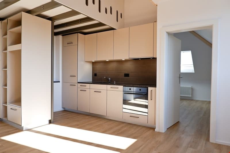 Traumhafte, helle Dachwohnung mit Galerie! (2)