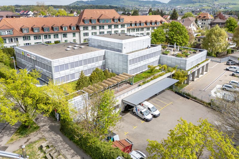 Ottimi spazi di stoccaggio e archiviazione da 80 m² (2)