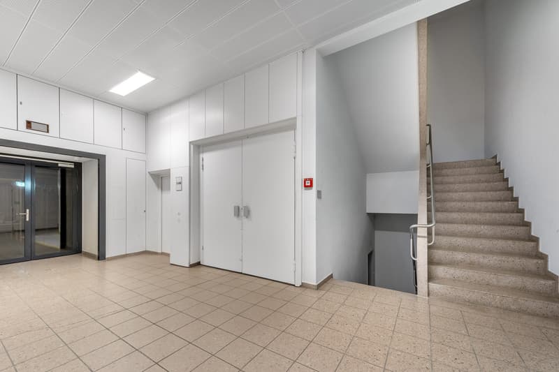 Ottimi spazi di stoccaggio e archiviazione da 80 m² (10)