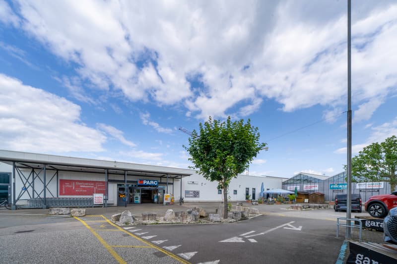 Ampio spazio commerciale con 2'500m2 - MParc Delemont (2)