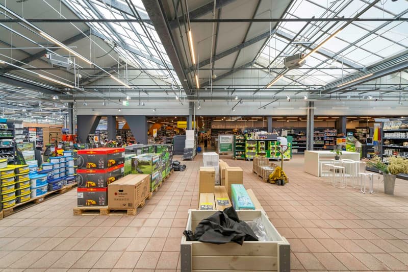 Ampio spazio commerciale con 2'500m2 - MParc Delemont (11)