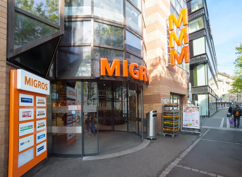 Unità commerciale con 400m² di spazio nel Shopping Center - Migros Claramarkt (2)