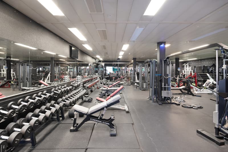Spazio commerciale con luce diurna e molte possibilità, circa 750 m²! (2)