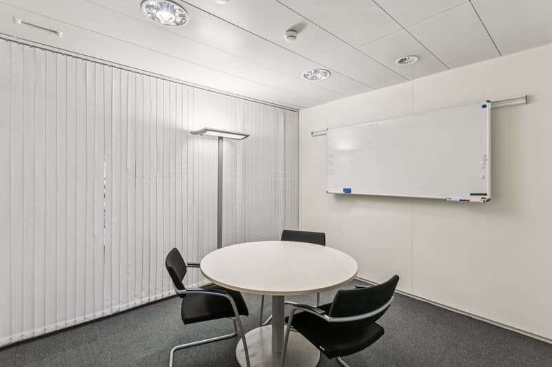 Bureau meublé dans un emplacement idéal - prêt à être occupé immédiatement (10)