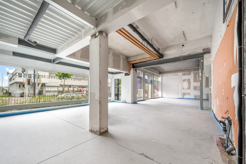 Spazio di pratica / retail alla stazione di Stettbach (4)