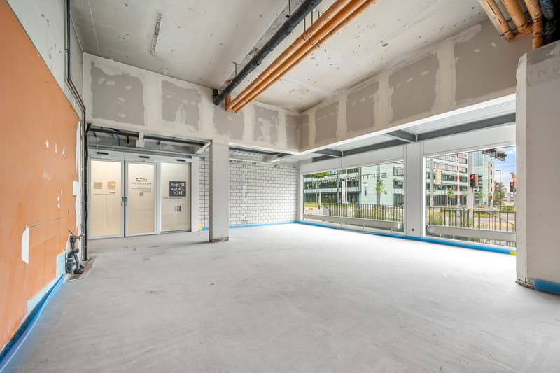 Spazio di pratica / retail alla stazione di Stettbach (3)