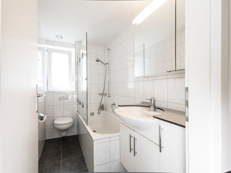Helle 2.5-Zimmer-Wohnung mit Balkon und Lift nähe Biozentrum/Unispital (7)